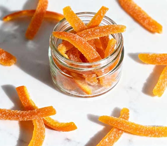 Sinaasappelschil konfijten