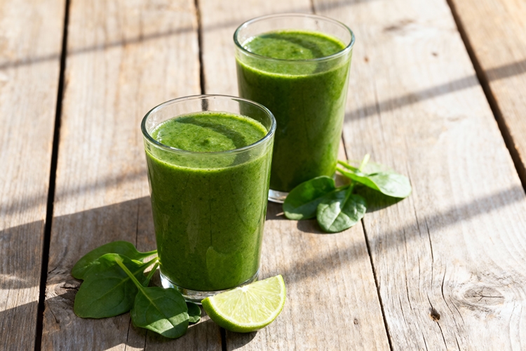 Spinazie smoothie maken