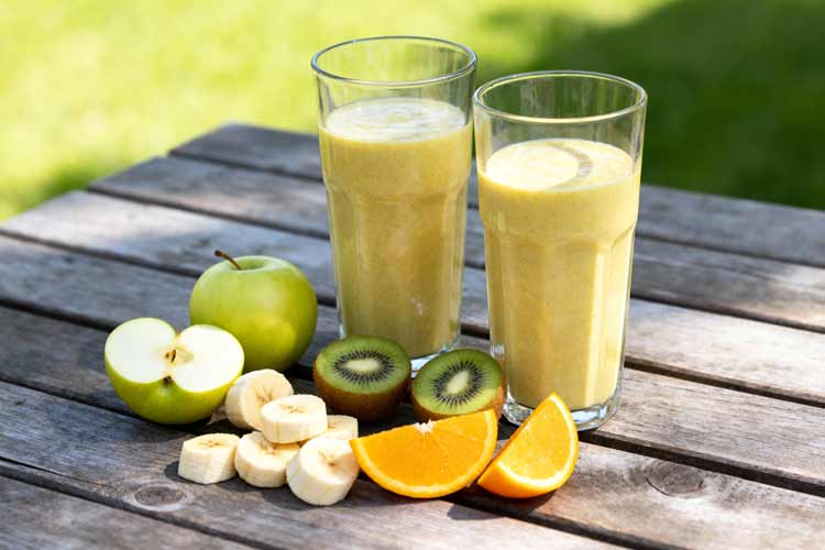 Appel banaan kiwi sinaasappel smoothie maken
