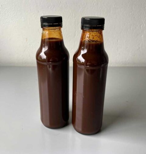 2 flesjes met zelfgemaakte ketjap marinade.