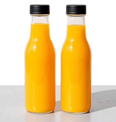 2 flesjes zelfgemaakt mangosap.