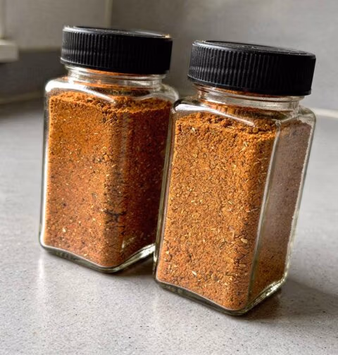 2 kruidenpotjes vol met fajita kruiden.