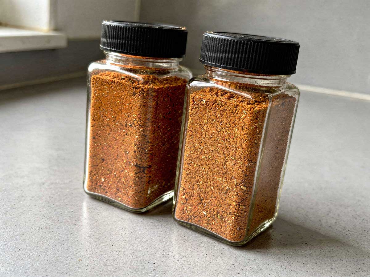 2 kruidenpotjes vol met fajita kruiden.