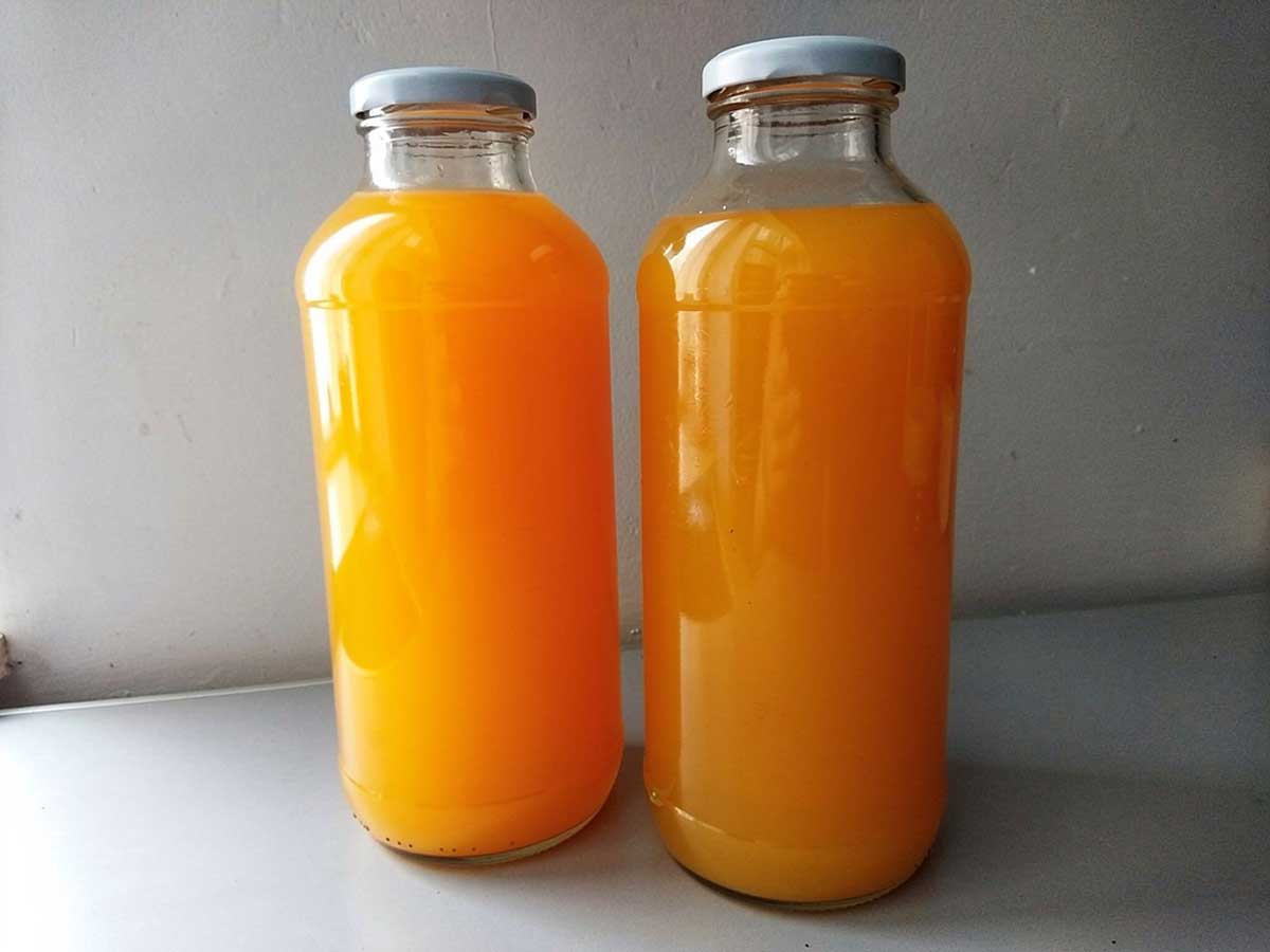2 flessen vol met eigengemaakte sinaasappelsiroop.