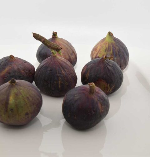 7 vijgen uit eigen tuin die ingevroren worden.